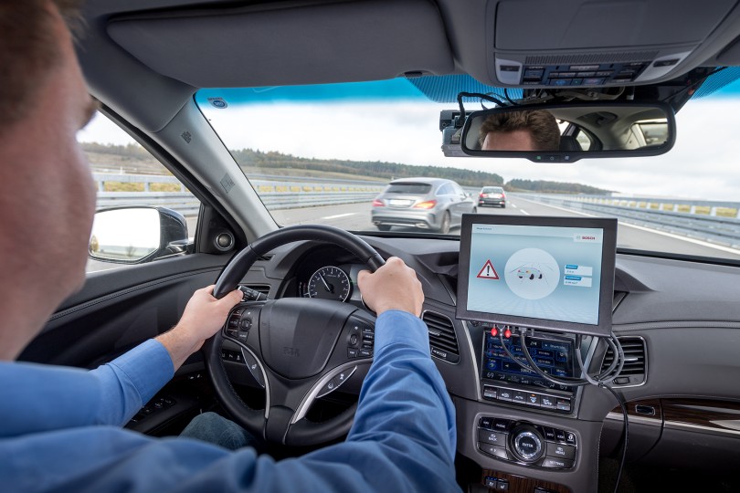 Mit der Technologie Cellular-V2X (Vehicle-to-Everything) wollen Bosch, Vodafone und Huawei die Kommunikation eines Autos mit anderen Fahrzeugen und dem Umfeld per Mobilfunk möglich machen. 