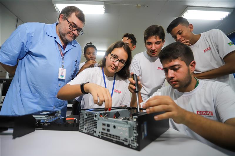Presente há mais de 50 anos no país, o Instituto Robert Bosch conta com o apoio de entidades parceiras, impacta anualmente mais de 3.000 alunos de escolas públicas, em áreas de vulnerabilidade social