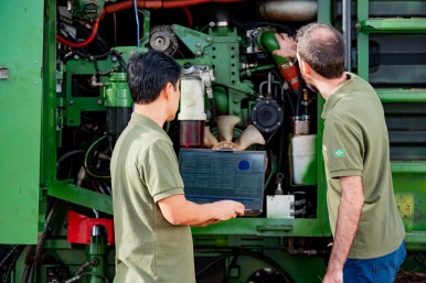 Com conectividade máquina a máquina, até três plantadeiras podem operar de forma ...