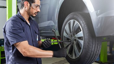 Bosch e Pirelli firmam parceria para venda de pneus na Rede Bosch Car Service