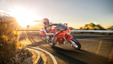 Bosch celebra 10 anos do ABS 10 para motocicletas e reforça avanço da segurança  ...