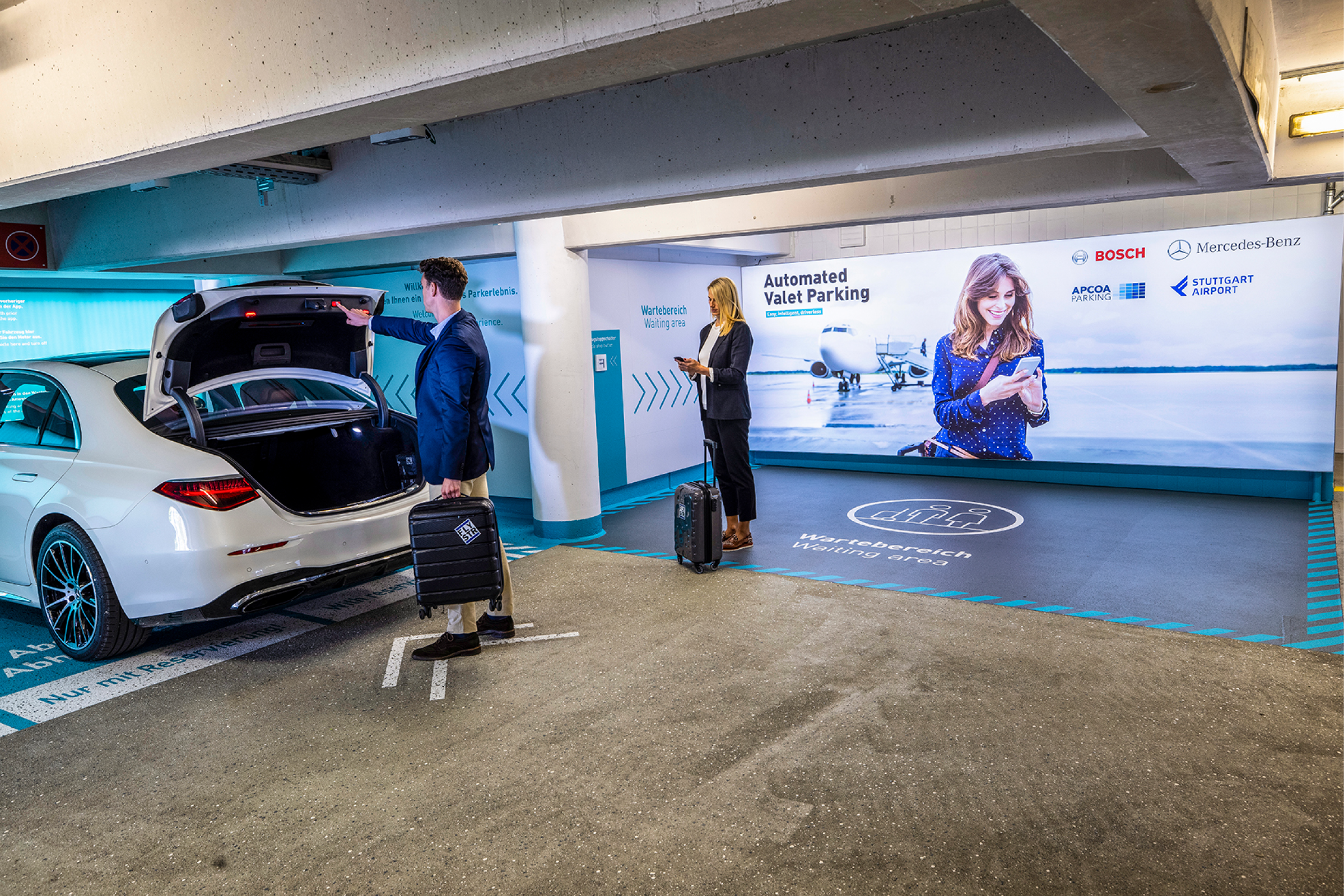 Estacionamento com manobrista automatizado no estacionamento P6 no aeroporto de Stuttgart