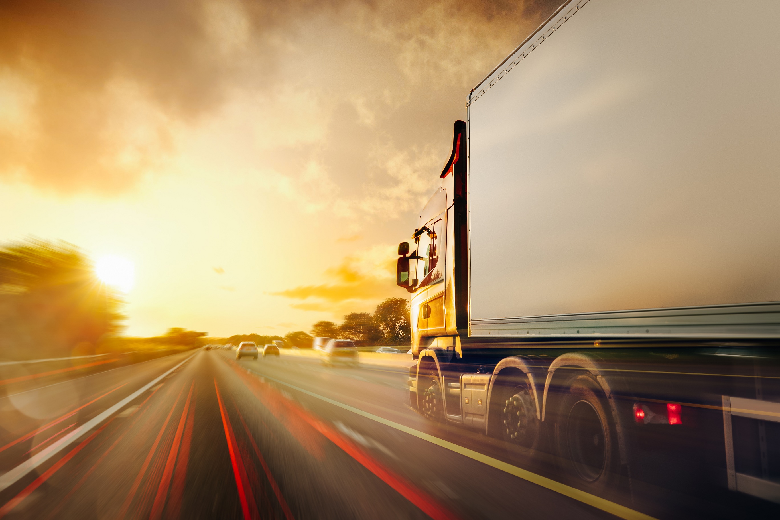 Câmeras, sensores e sistemas de direção apoiam motoristas, e são decisivos para segurança de veículos comerciais