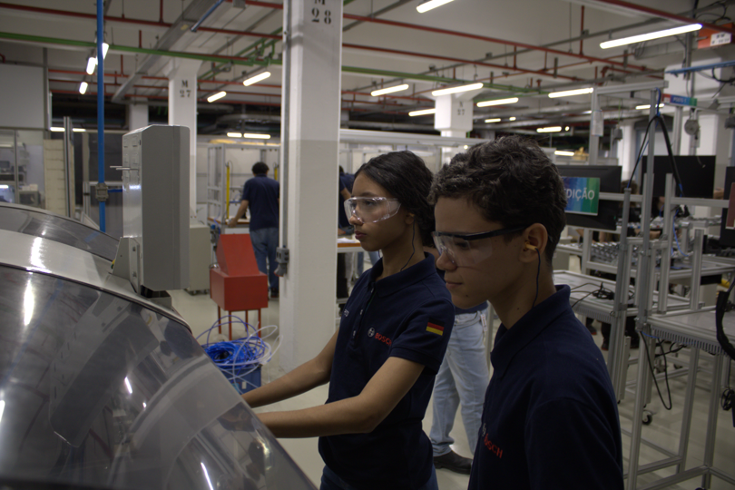 Os candidatos passarão por um processo seletivo dividido em três etapas.