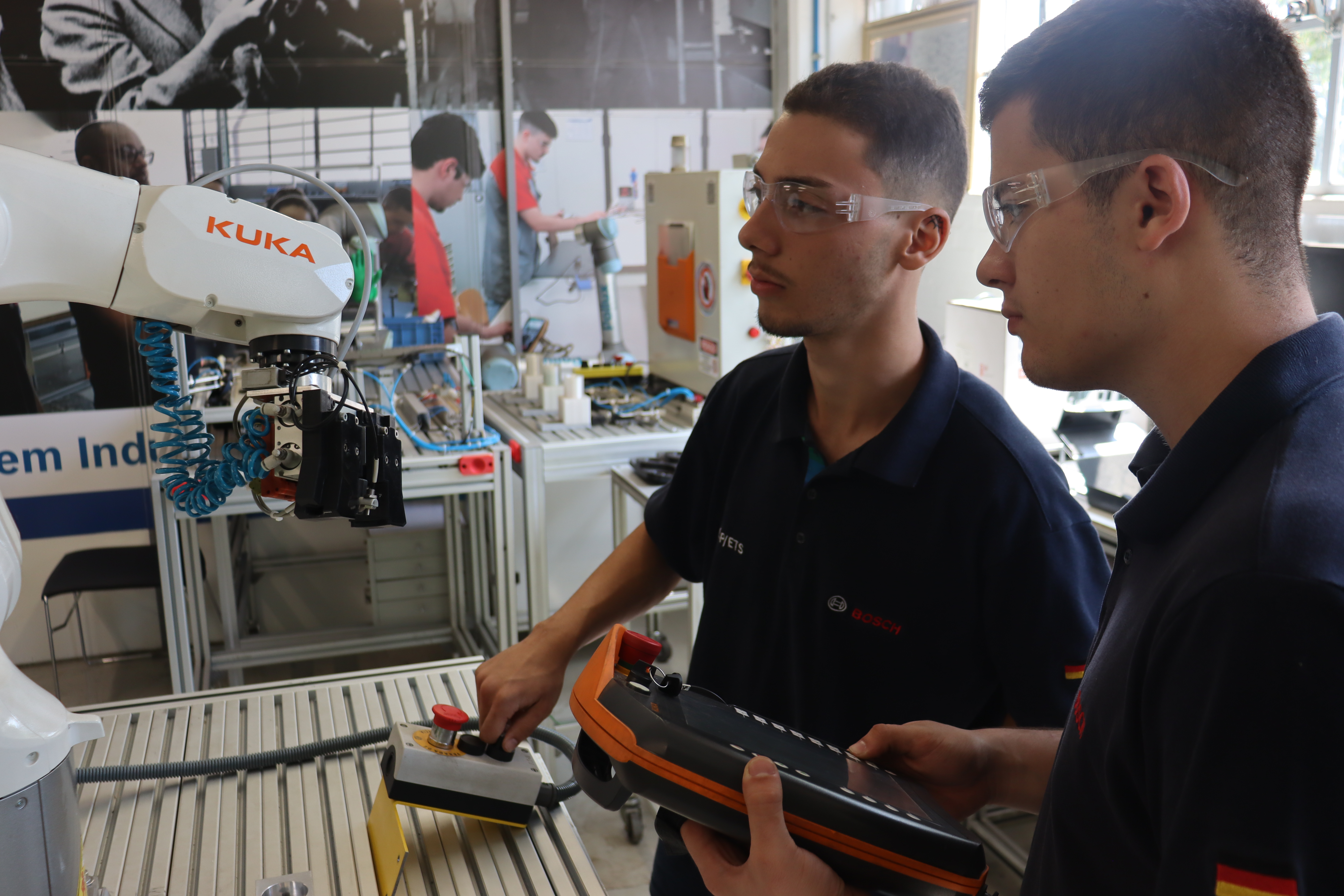 Os aprovados iniciam no programa no segundo semestre deste ano, com  formação técnica em parceria com o Senai 