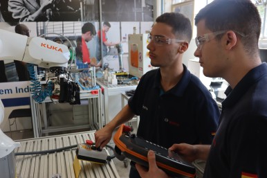 Os aprovados iniciam no programa no segundo semestre deste ano, com formação téc ...