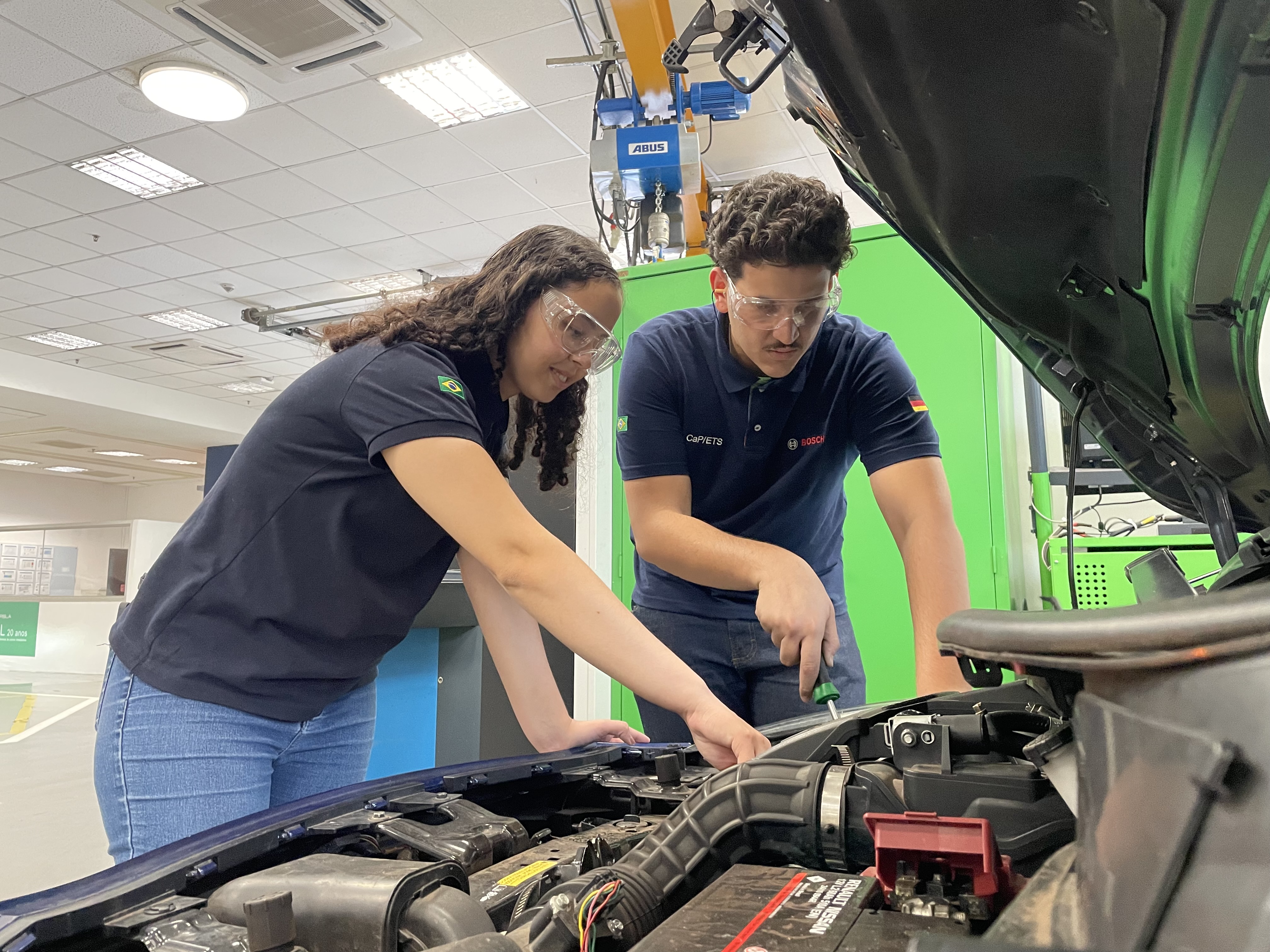 Novo curso técnico de Engenharia Automotiva visa atender as novas  demandas da mobilidade do futuro com módulos para veículos elétricos e  híbridos
