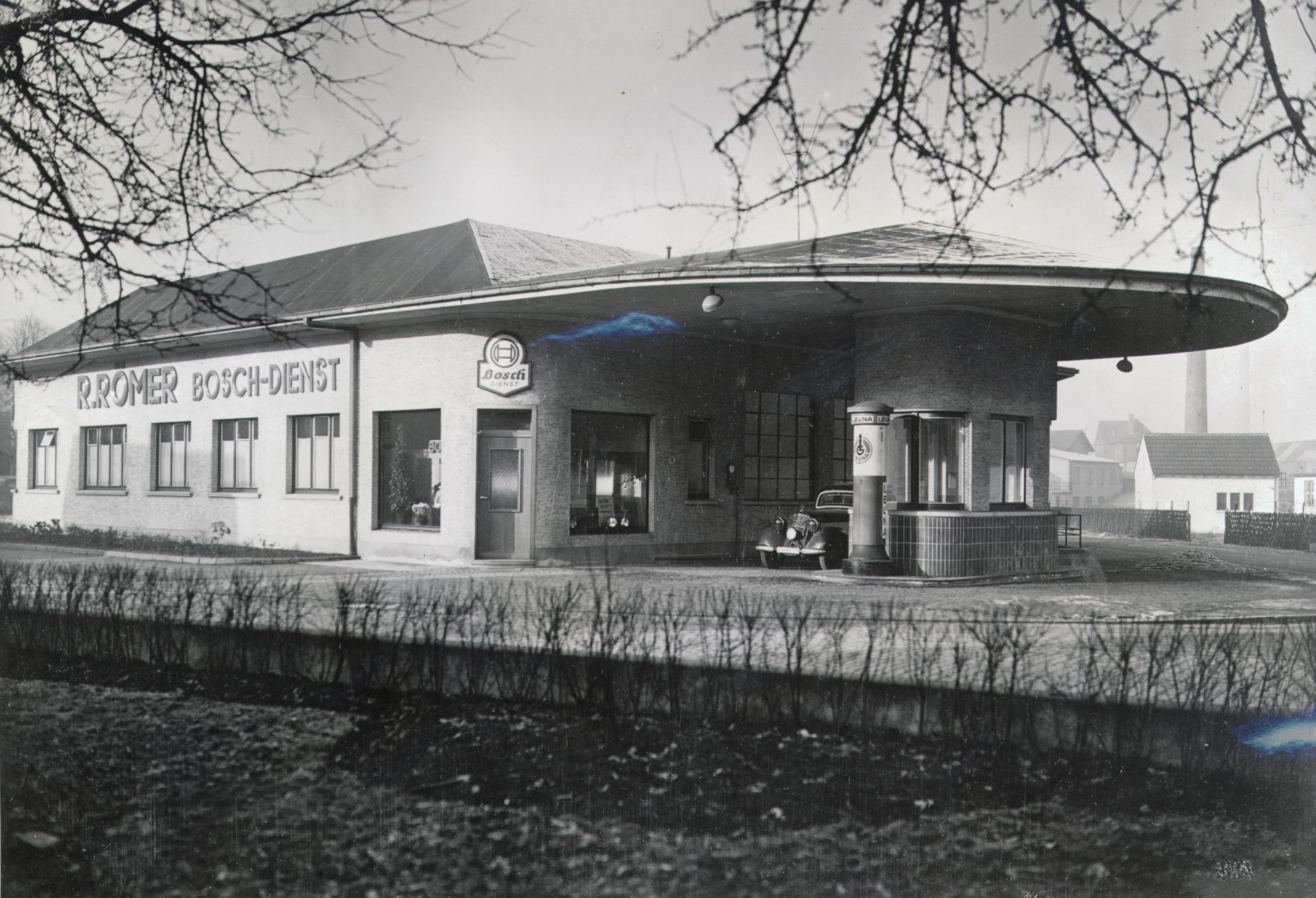 Após 100 anos da abertura da primeira oficina de reparos da Bosch, as empresas Bosch Service são agora líderes no mercado de oficinas independentes como modernas prestadoras de serviço “de para-choque a para-choque”. 
