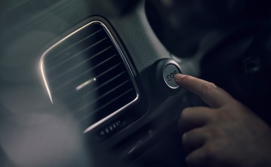 O RideCare consiste em uma câmera conectada, botão SOS sem fio e serviços de dad ...