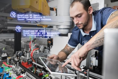 Zaměstnanec společnosti Bosch používá agenty s umělou inteligencí.