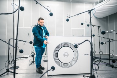 Venkovní jednotka tepelného čerpadla v akustické laboratoři