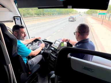 První cestující v testovacím autobusu Irizar