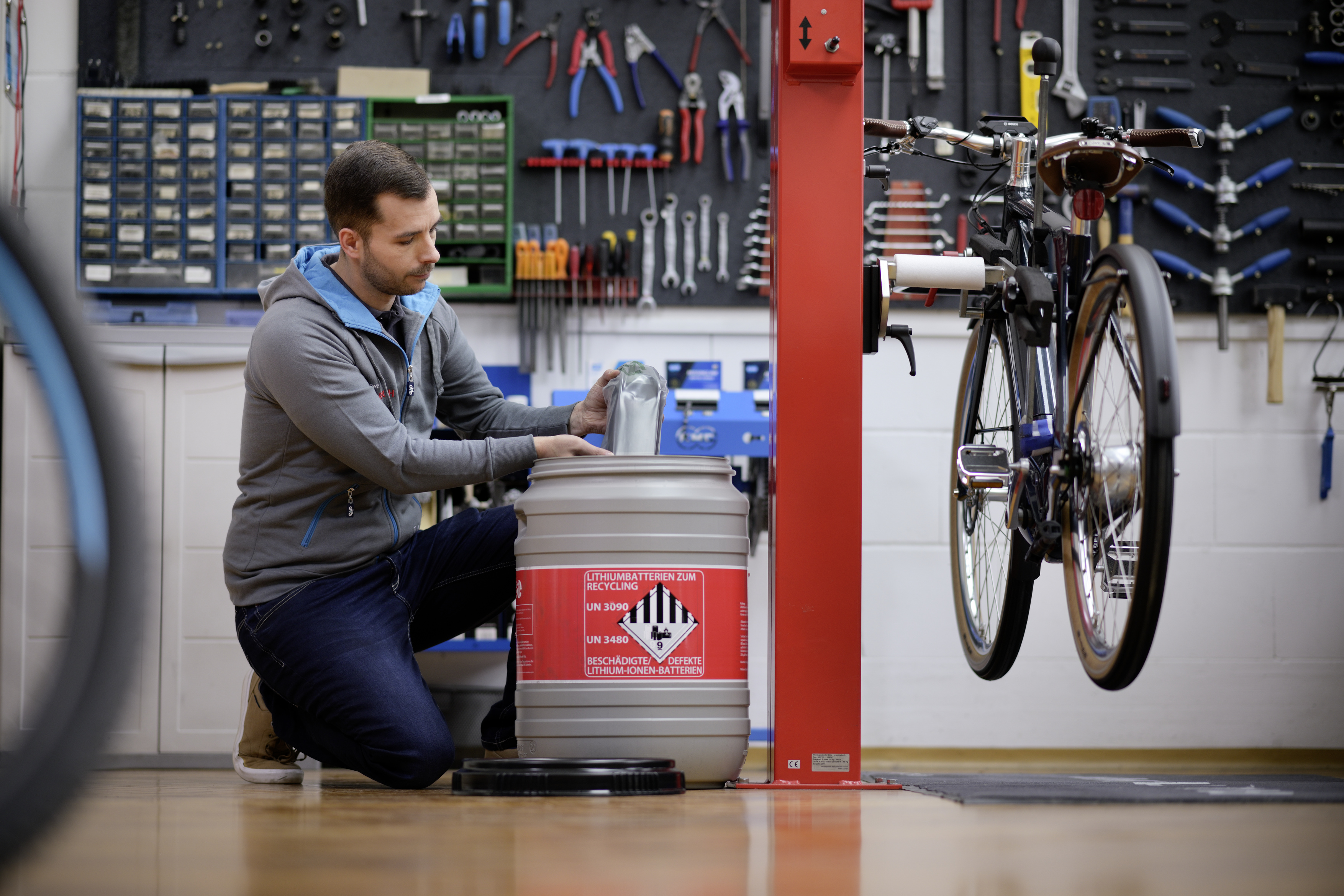 Once an eBike battery has reached the end of its lifetime, it must be disposed of appropriately.,Once an eBike battery has reached the end of its lifetime, it must be disposed of appropriately.