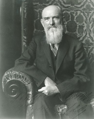 Robert Bosch sitting on a sofa, signed picture from 1928.