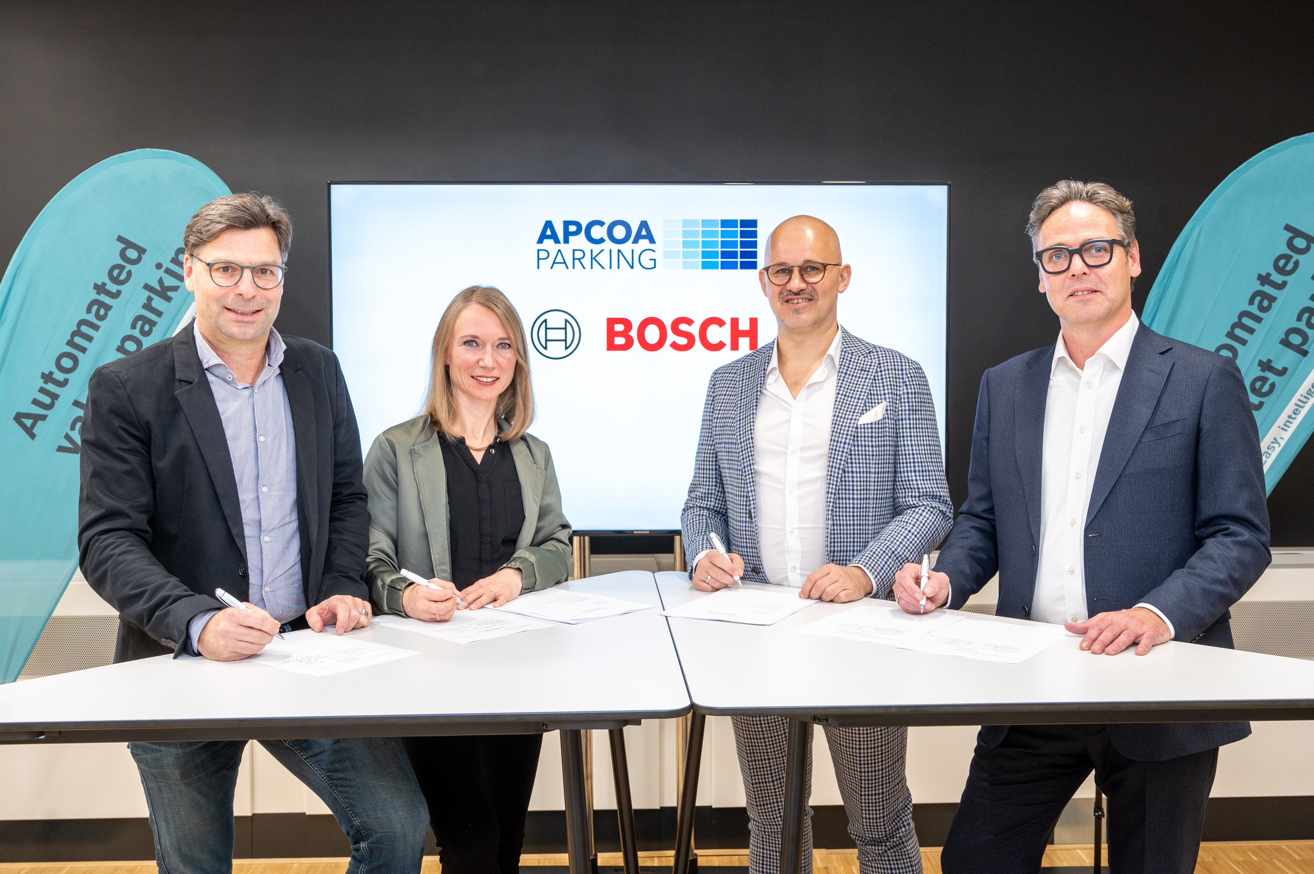 Bosch und APCOA rollen Automated Valet Parking bundesweit aus