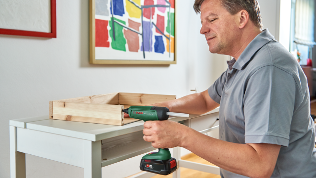 Extension of the '18V Power for All System': New cordless glue gun from  Bosch for DIYers - Bosch Media Service