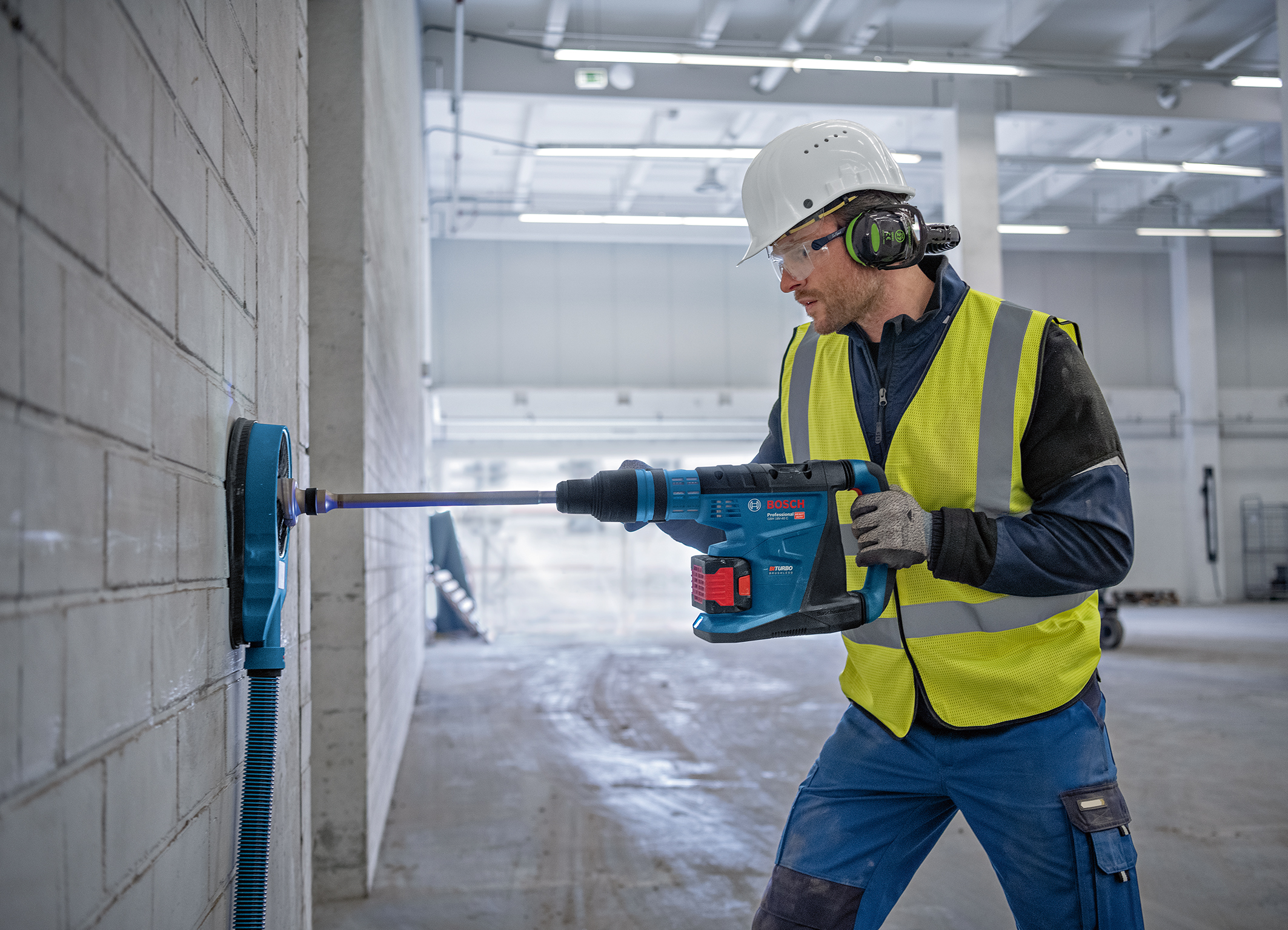 Powerful tool with high user protection: Biturbo cordless rotary hammer GBH 18V-40 C Professional from Bosch