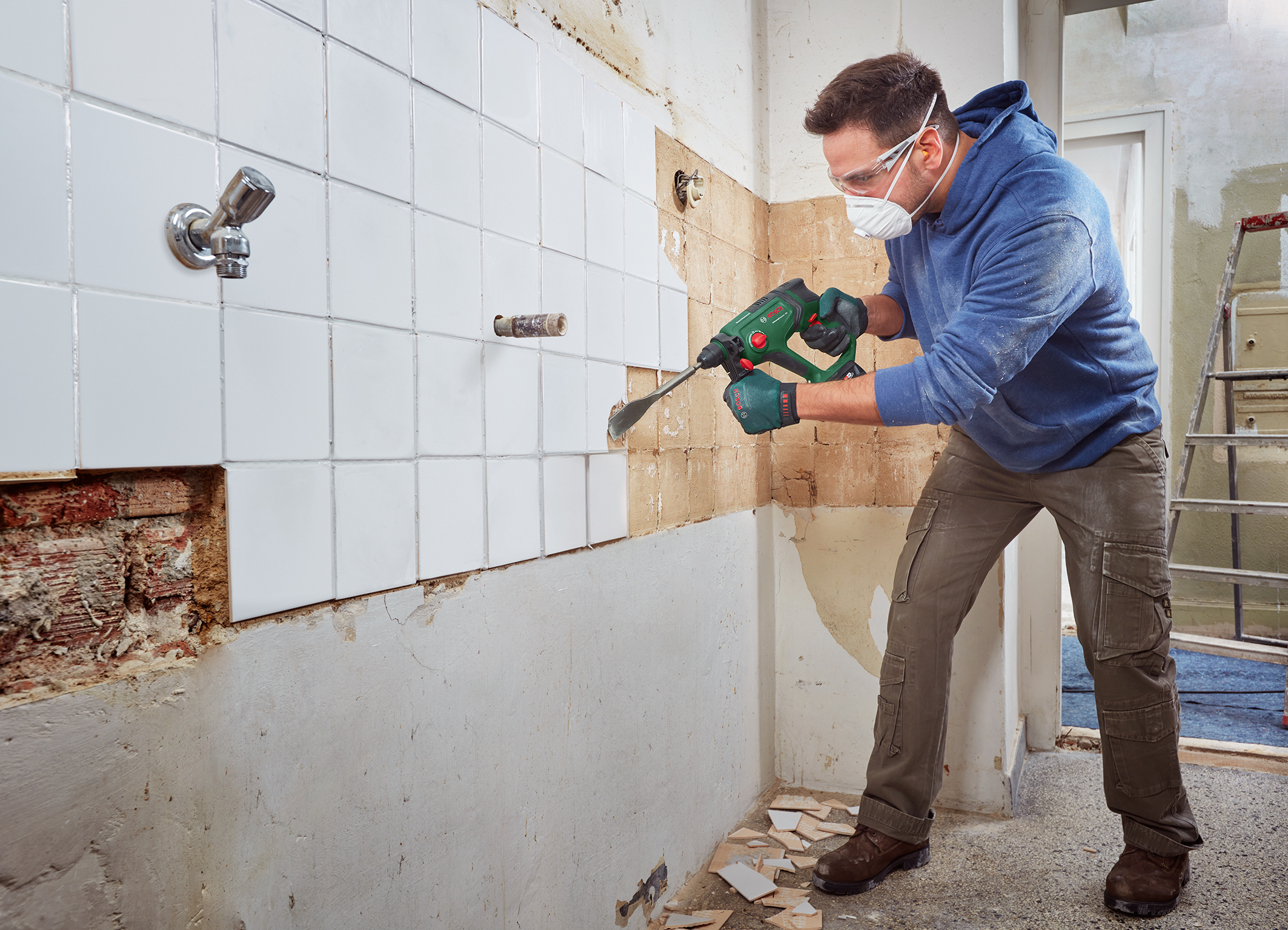 Powerful drilling, hammering, chiseling, and screwdriving: Cordless rotary hammer UniversalHammer 18V from Bosch for DIYers