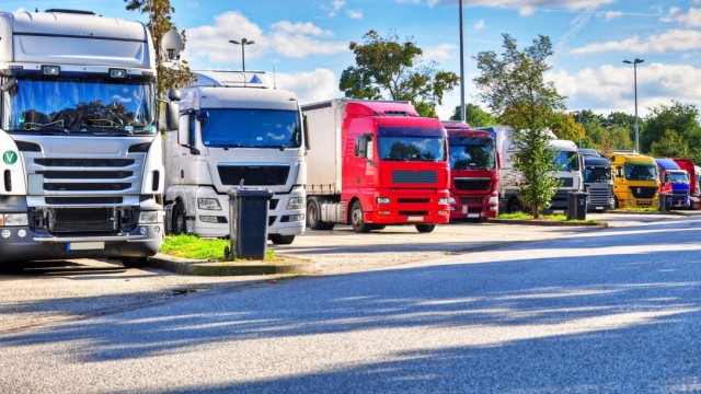 Searching for parking lots is easy for truck drivers