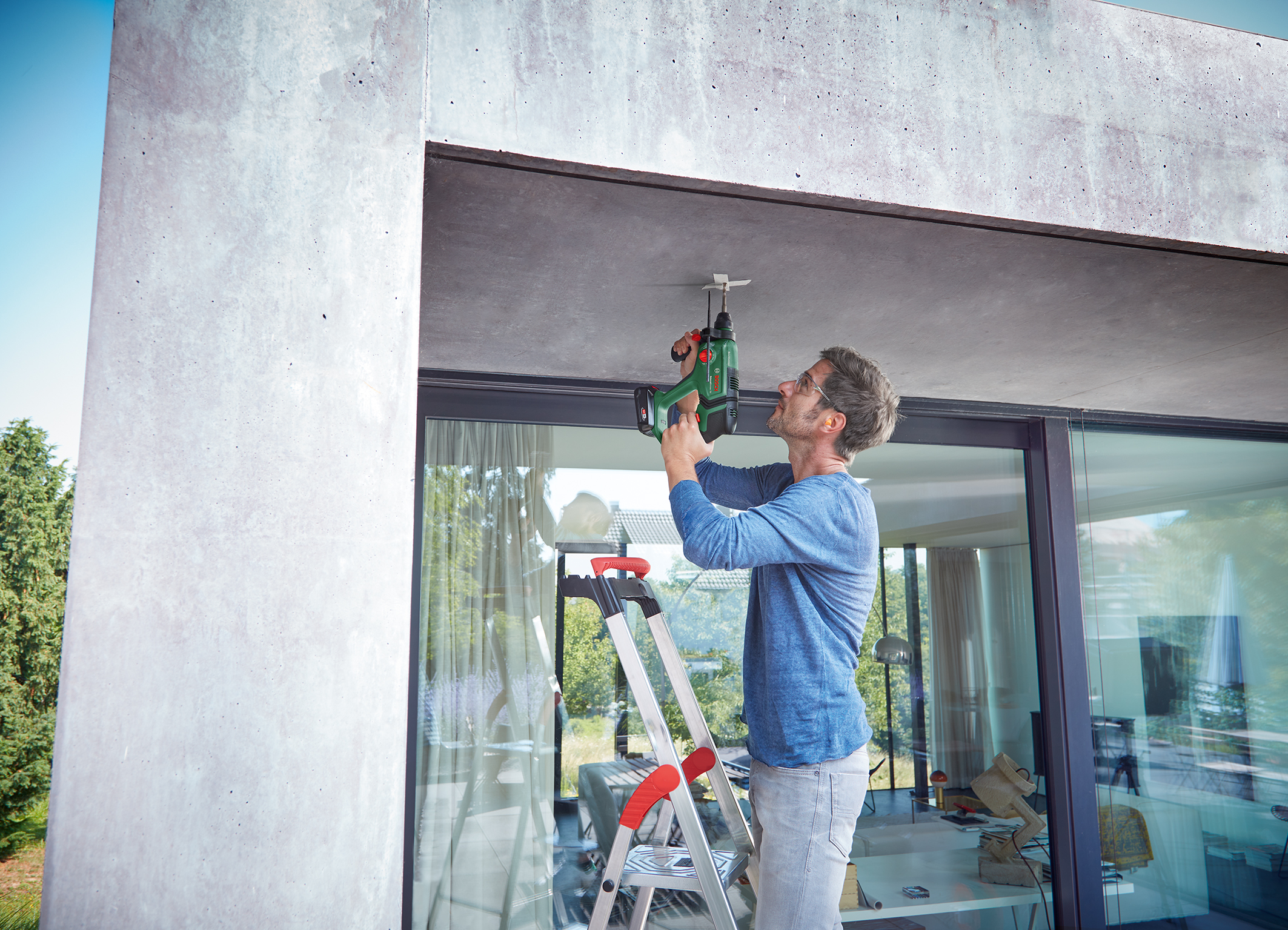 High impact energy meets low vibrations: Cordless rotary hammer UniversalHammer 18V from Bosch for DIYers