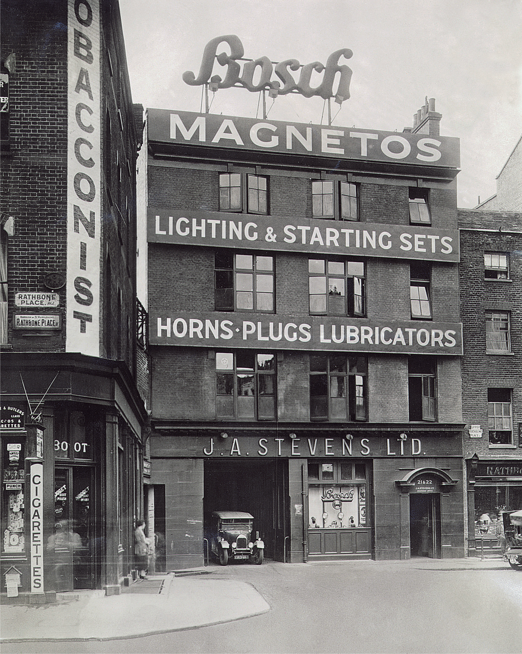 Company founder Robert Bosch had recognized early on the necessity of a repair shop network. As the number of car owners increased, so too did the demand for specialized expertise that extends beyond country borders and oceans.