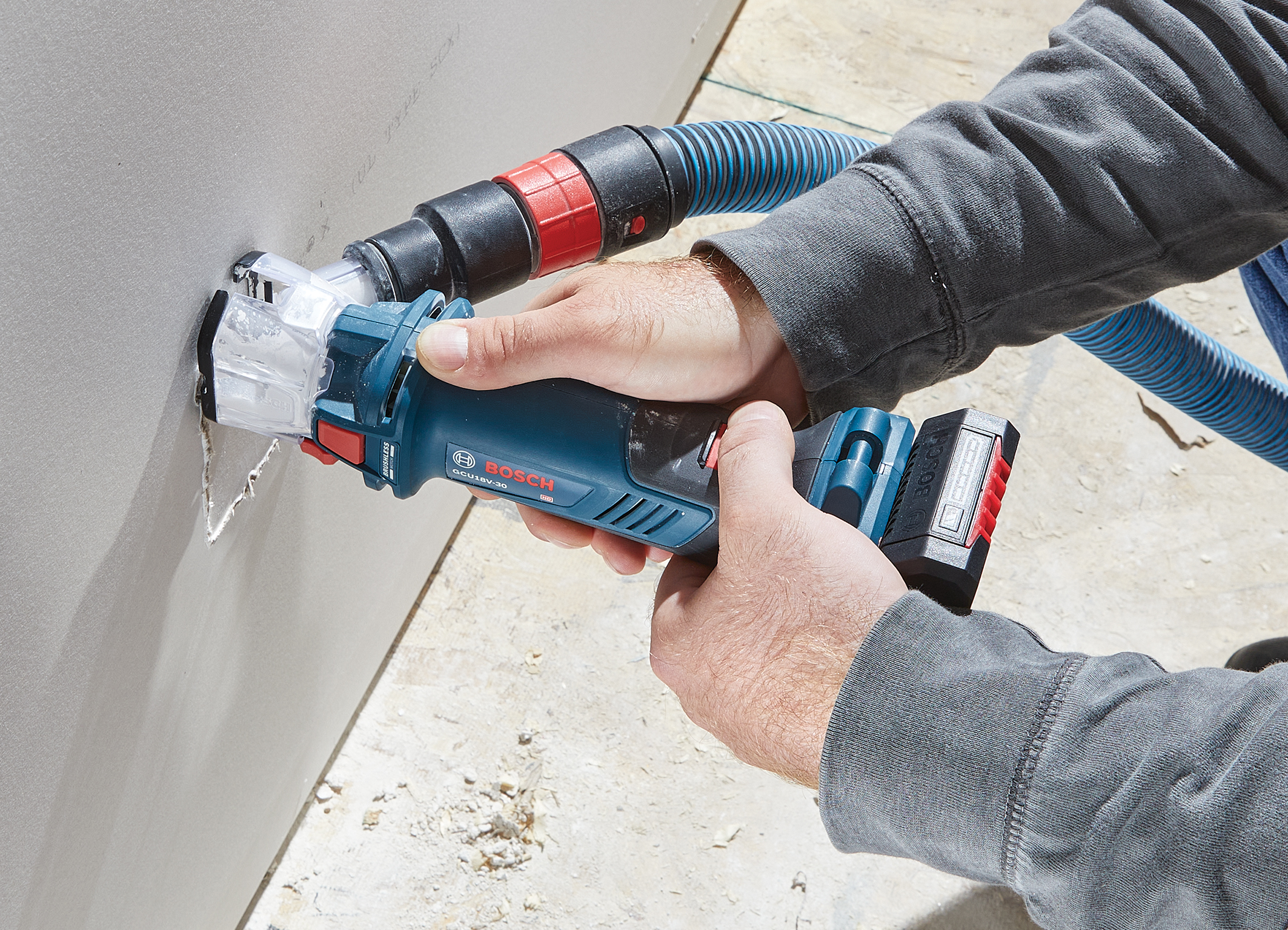 Safer sawing: GCU 18V-30 Professional cordless cut-out tool from Bosch for professionals