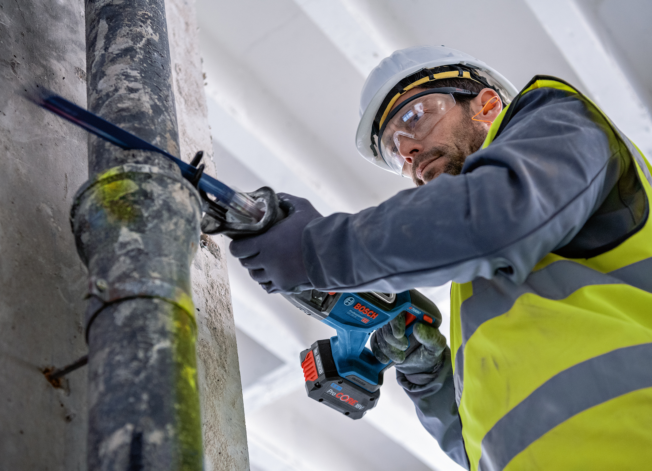 For all kinds of demolition work – even cast-iron pipes: Biturbo cordless reciprocating saw GSA 18V-28 Professional from Bosch