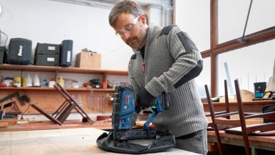 For upholstery work: Bosch cordless stapler GTH 18V-38 M Professional
