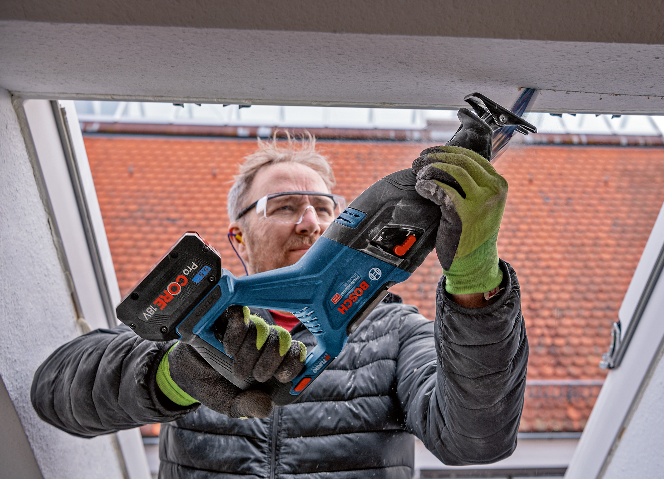 In-line design and an optimal power-to-weight ratio: Biturbo cordless reciprocating saw GSA 18V-28 Professional from Bosch