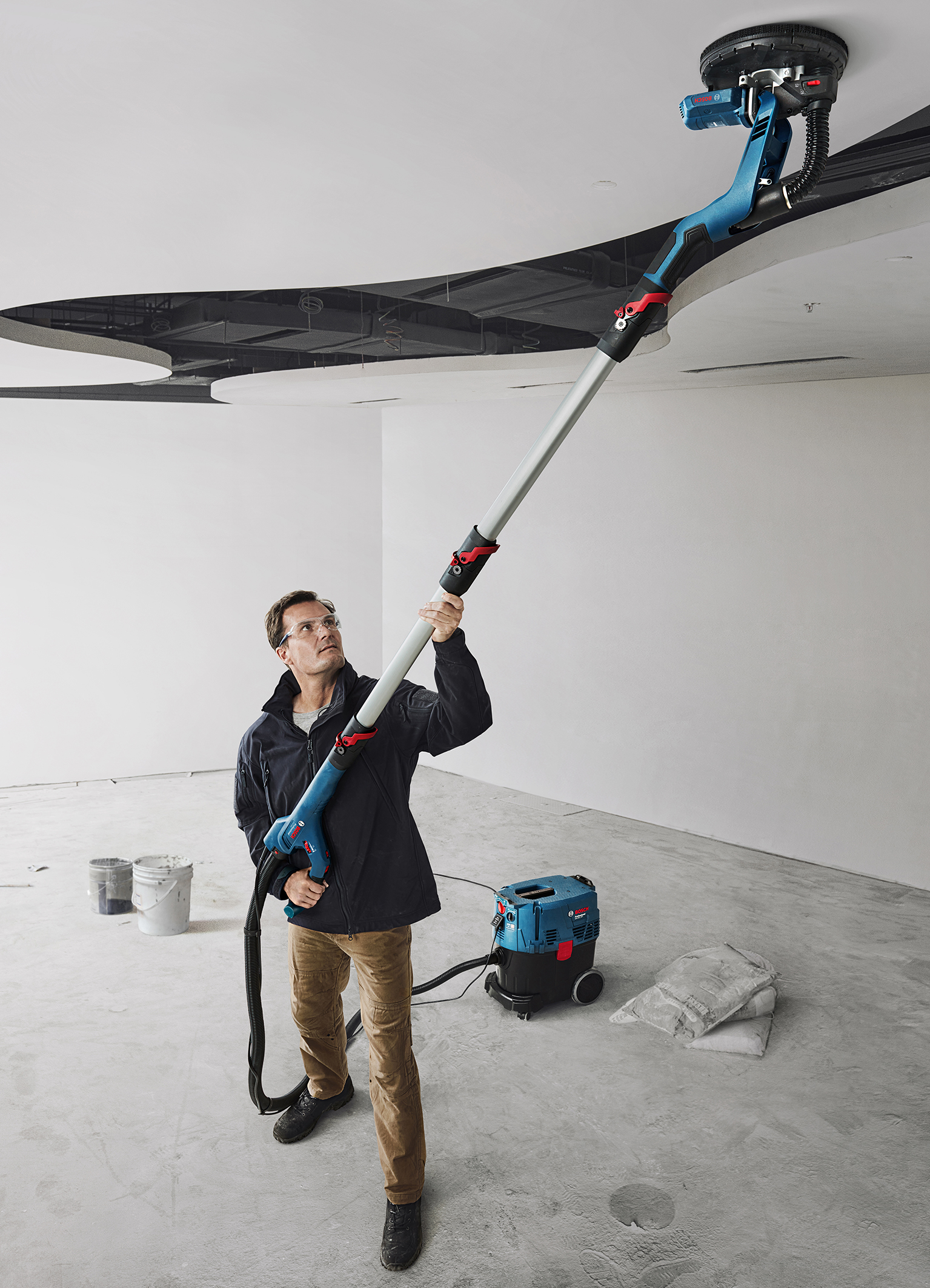 Effortless sanding with a high reach: GTR 55-225 Professional drywall sander from Bosch for professionals