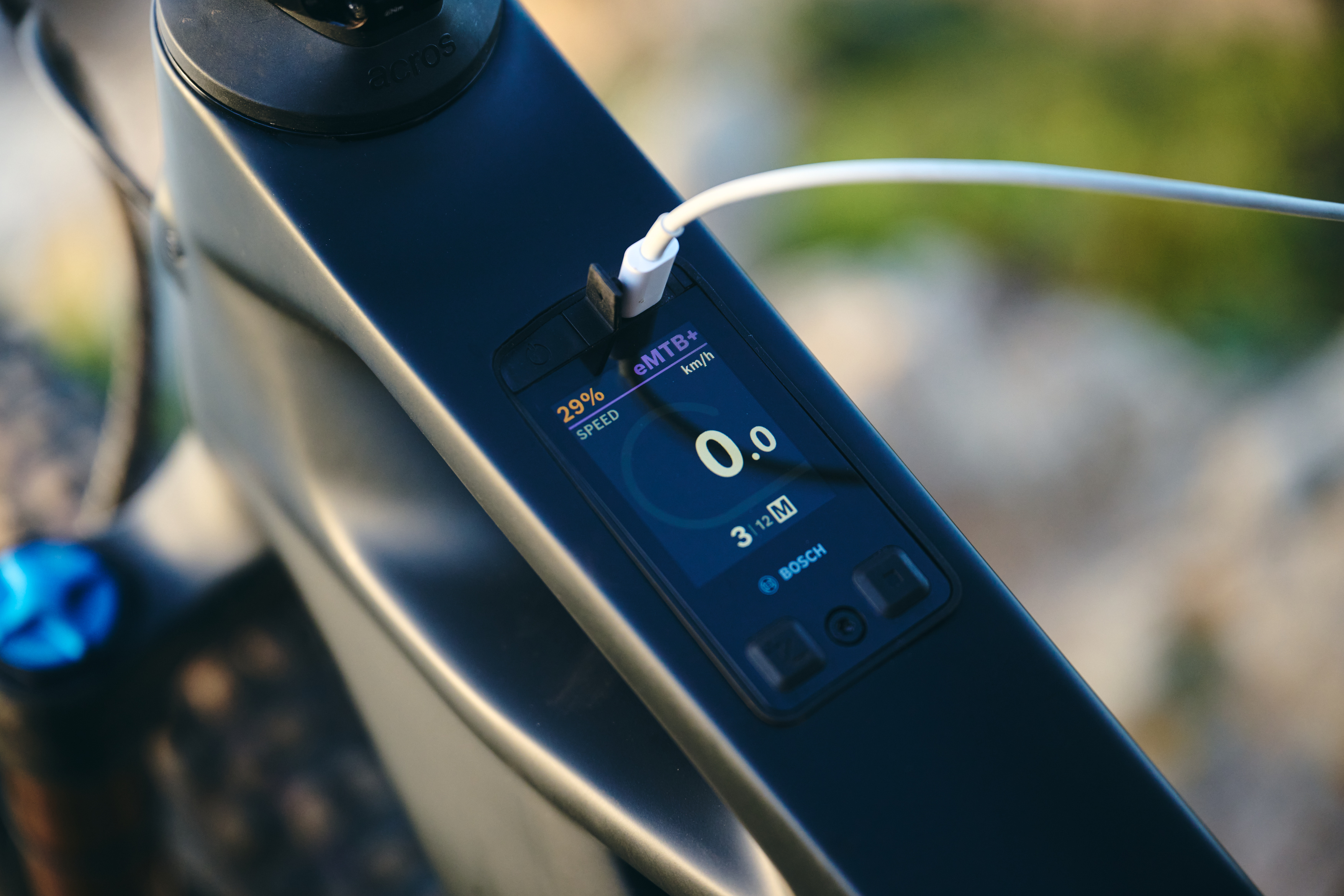 Kiox 400C display integrated in the top tube