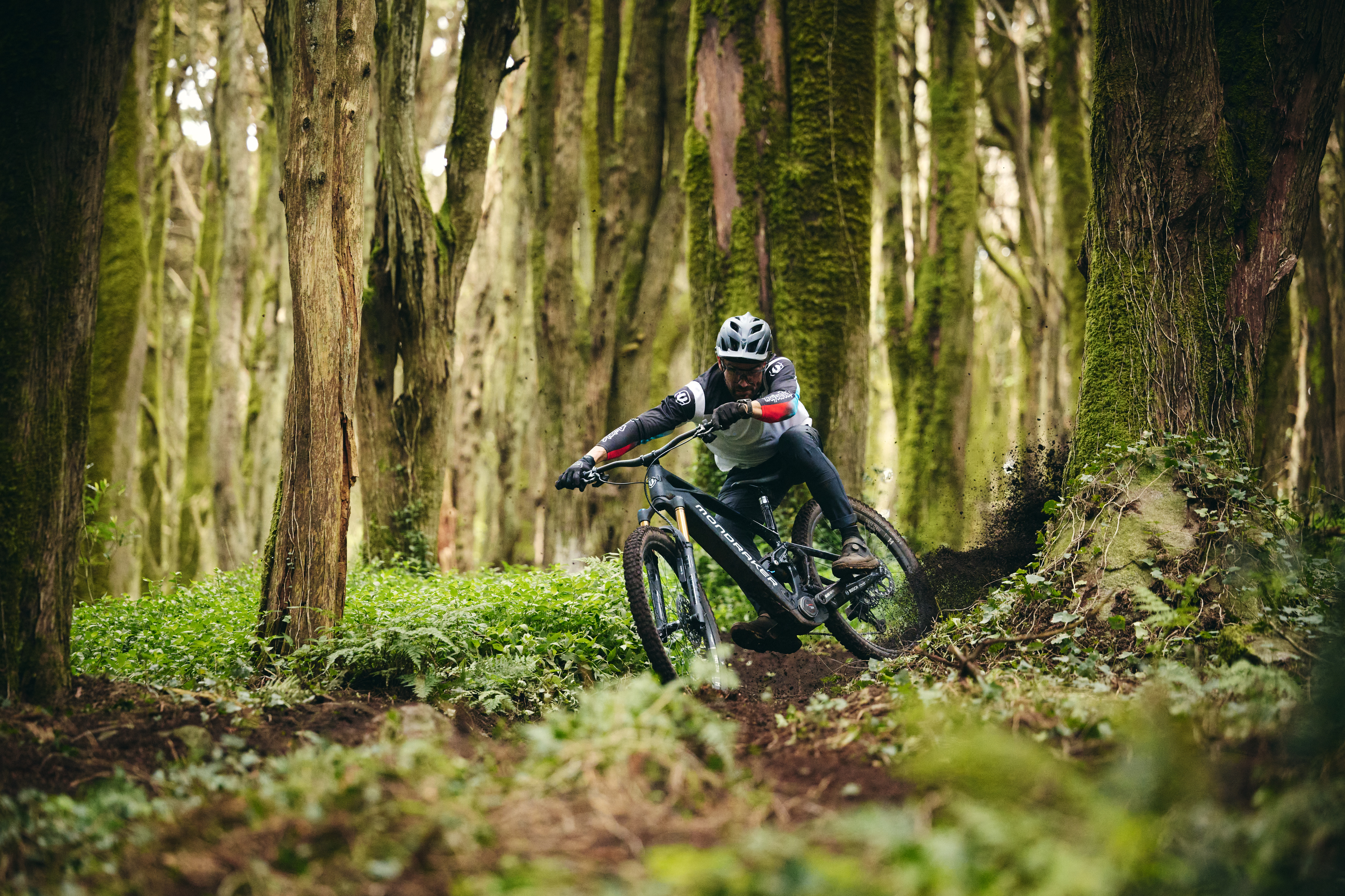 The Performance Line CX-R from Bosch unleashes pure energy on the trail.