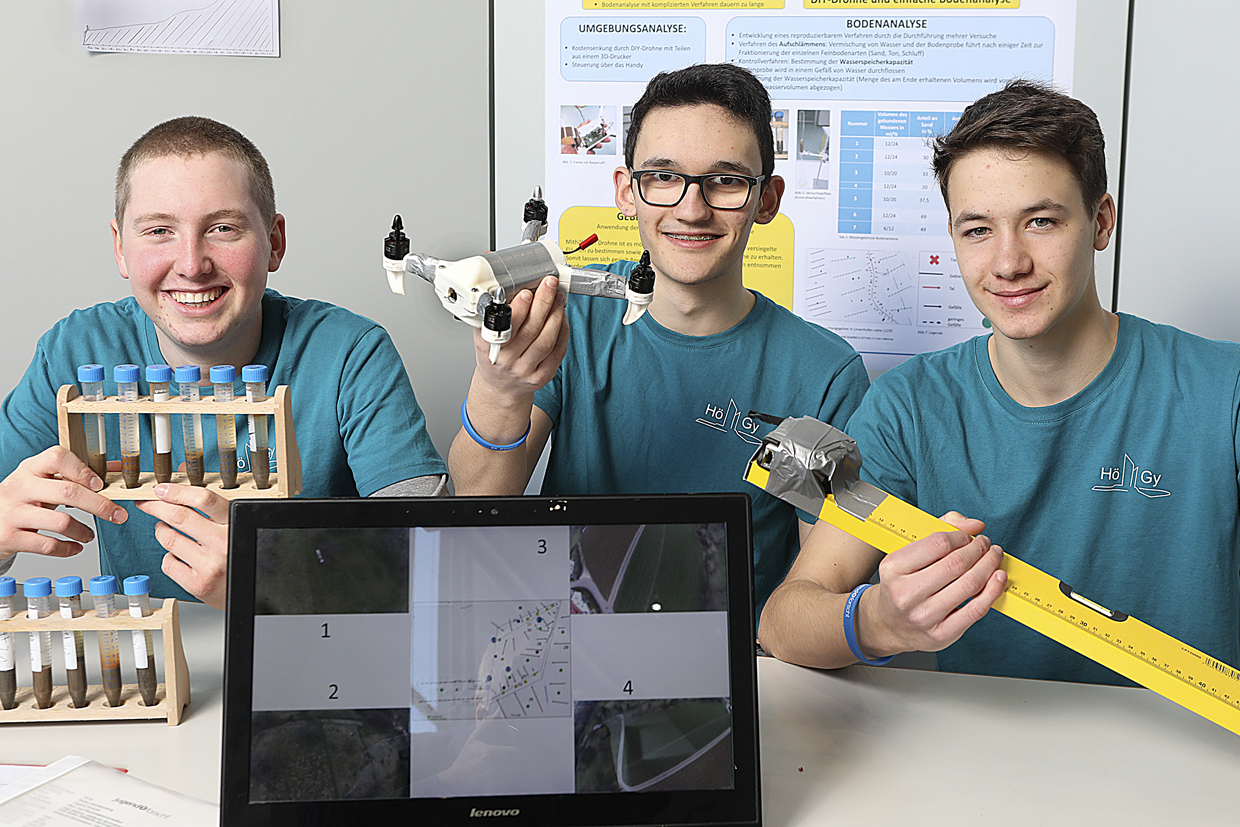 Thema des Projekts: Hochwassergefährdung bestimmen durch Coptereinsatz und Bodenanalyse, Teilnehmer: Marius Baumann, Matthias Doster, Jonathan Dolde