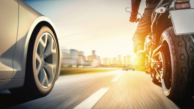 Weniger Unfälle: Bosch bringt dem Motorrad das Sehen und Fühlen bei