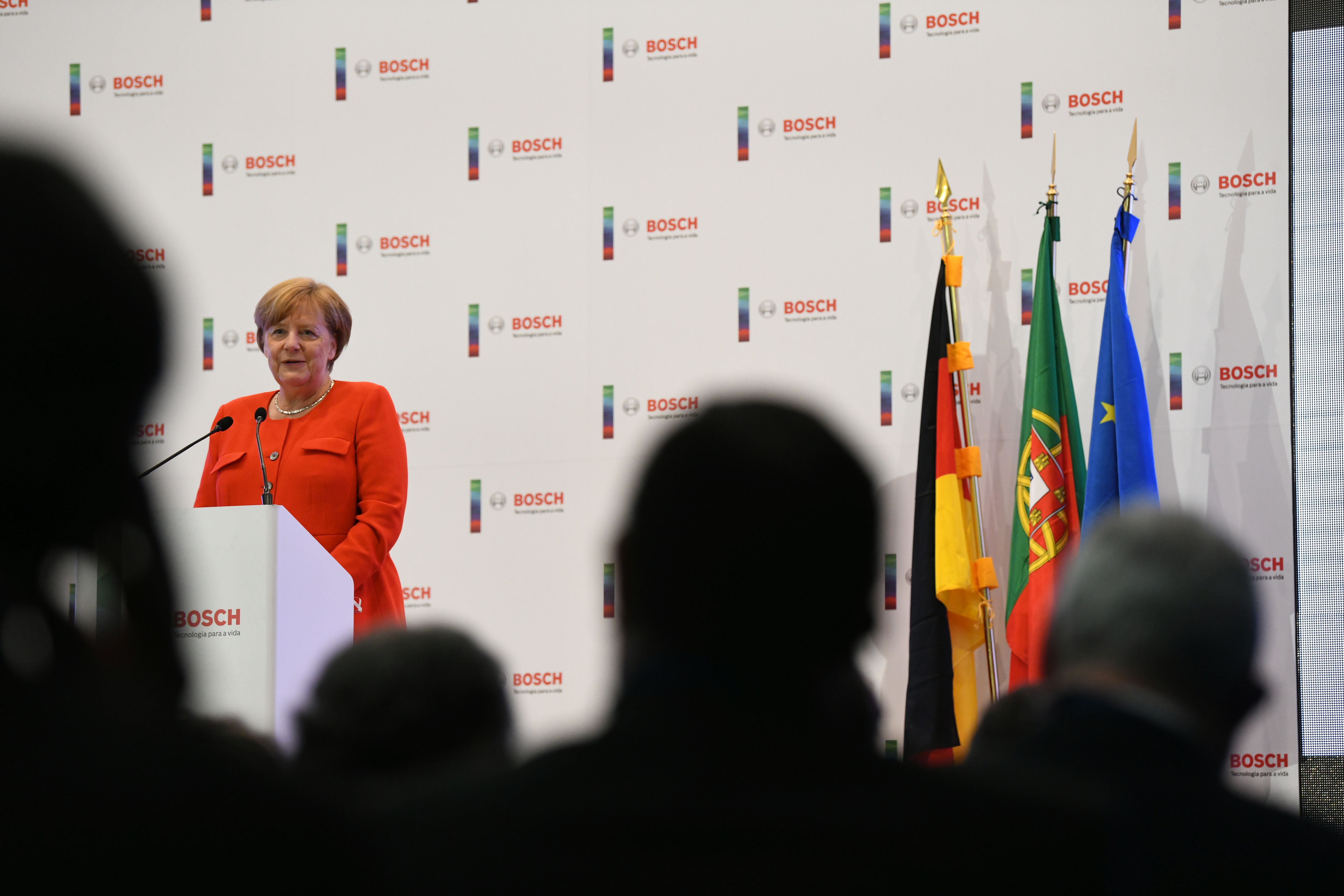 Political VIPs at Bosch: chancellor Merkel and prime minister Costa open technology center in Portugal