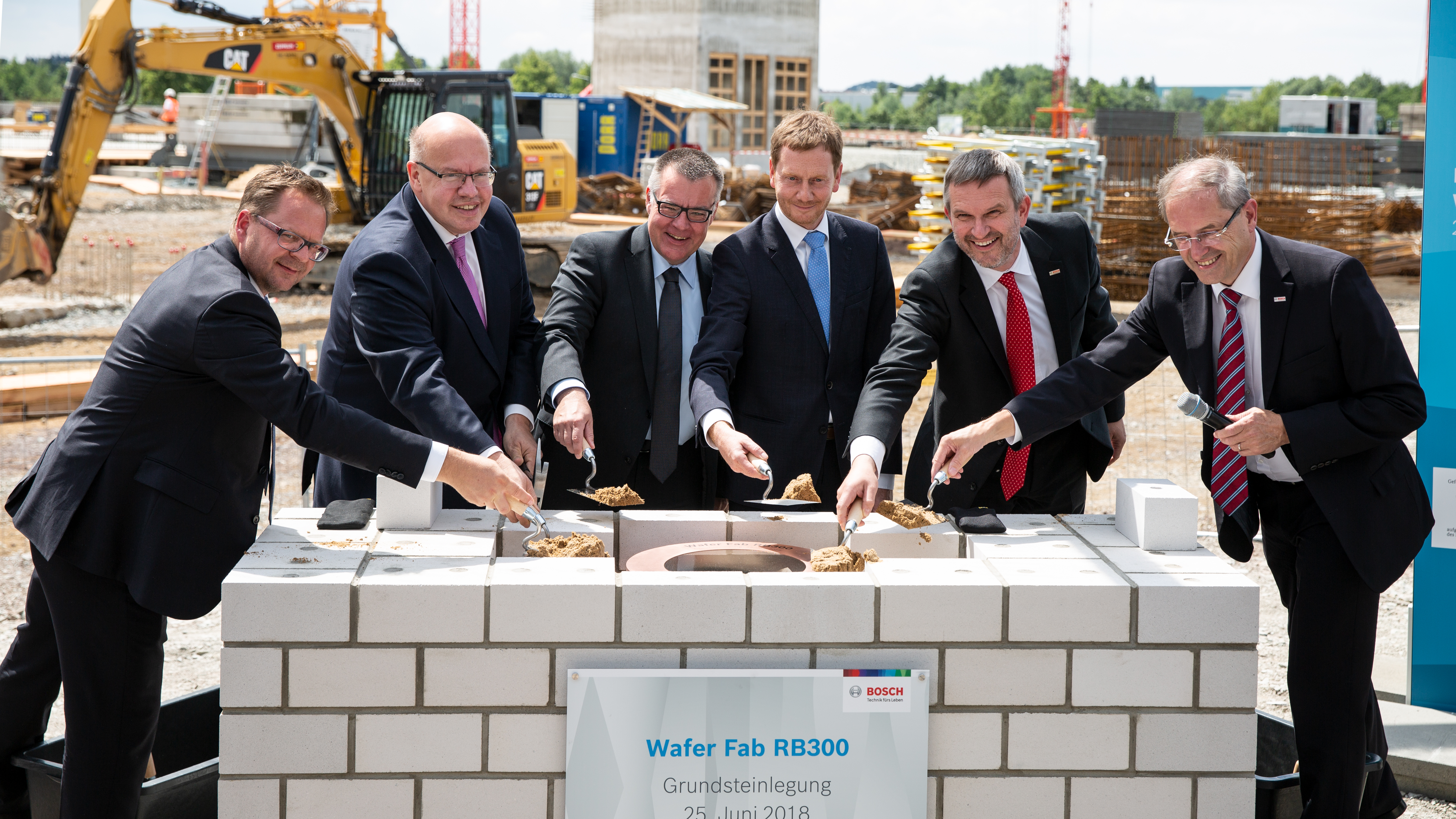 The laying of the foundation stone of the semiconductor fab for automotive technology and the internet of things today in Dresden.