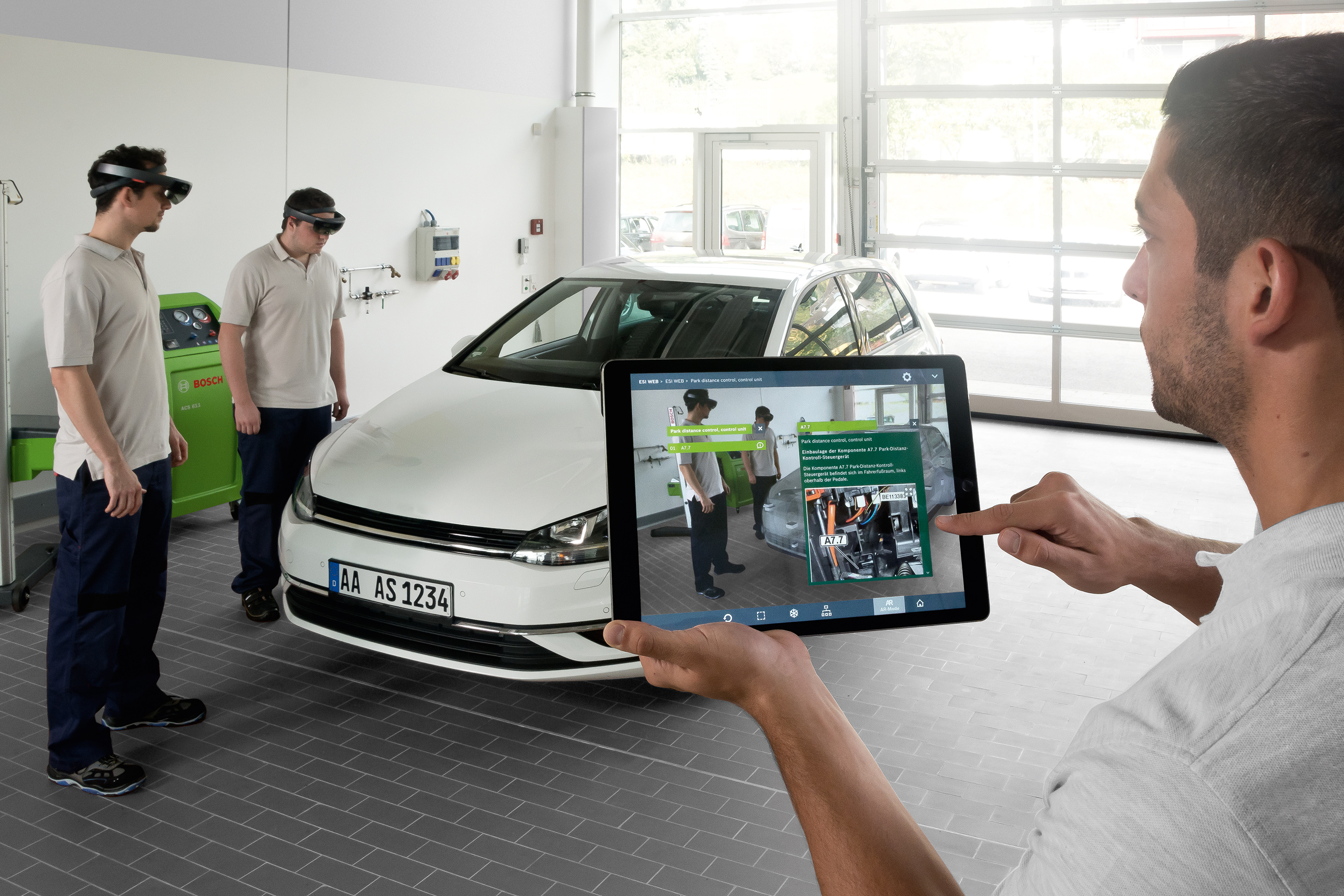 Full view and comprehension for technical service trainings: Bosch trains automotive mechatronics with innovative Augmented Reality technology