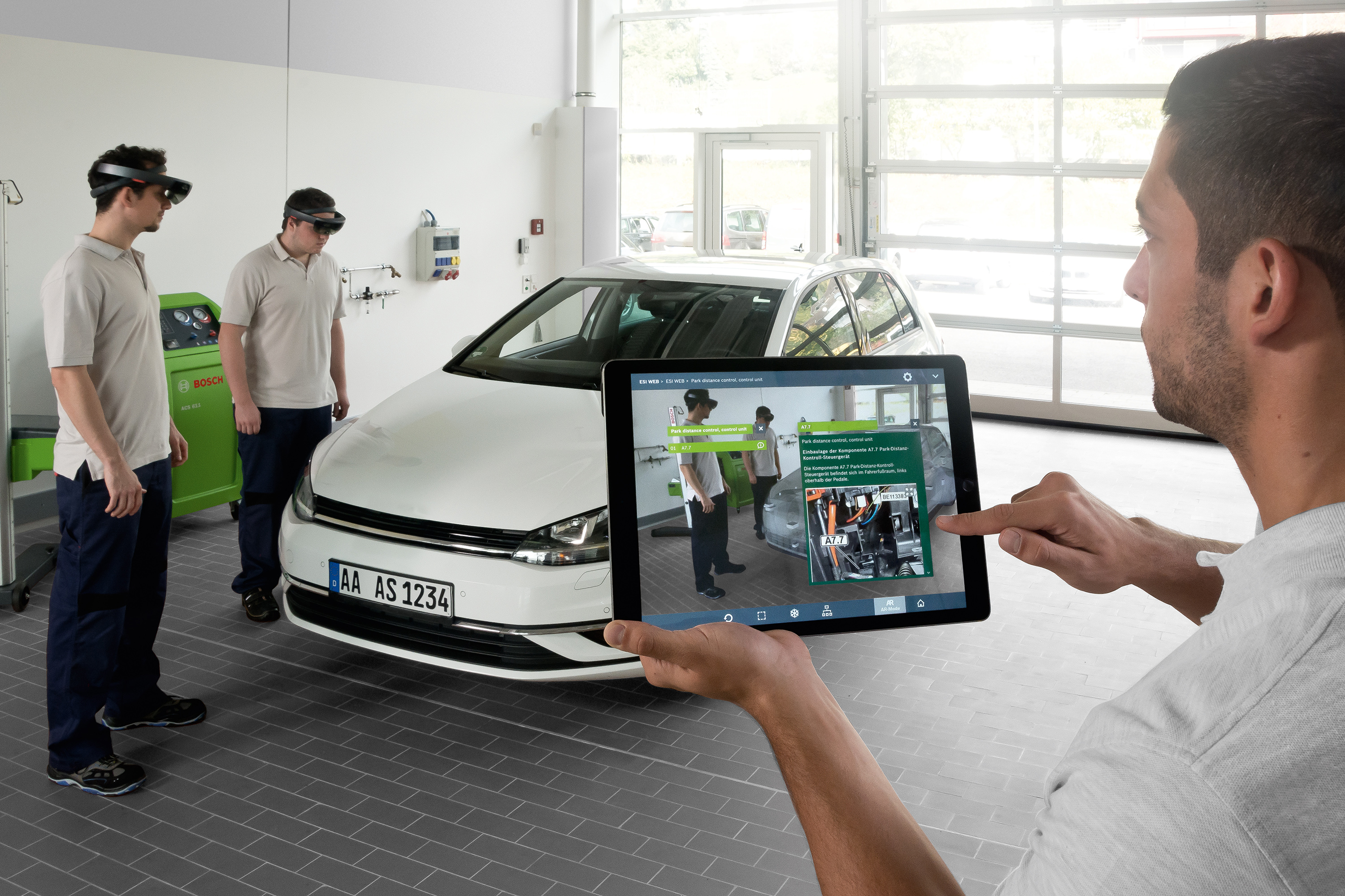 Voller Durchblick bei technischen Service Trainings: Bosch schult Kfz-Mechatroniker mit innovativer Augmented Reality Technologie