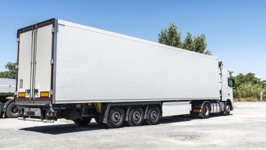 Bosch zeigt Elektromobilität für LKW-Sattelanhänger