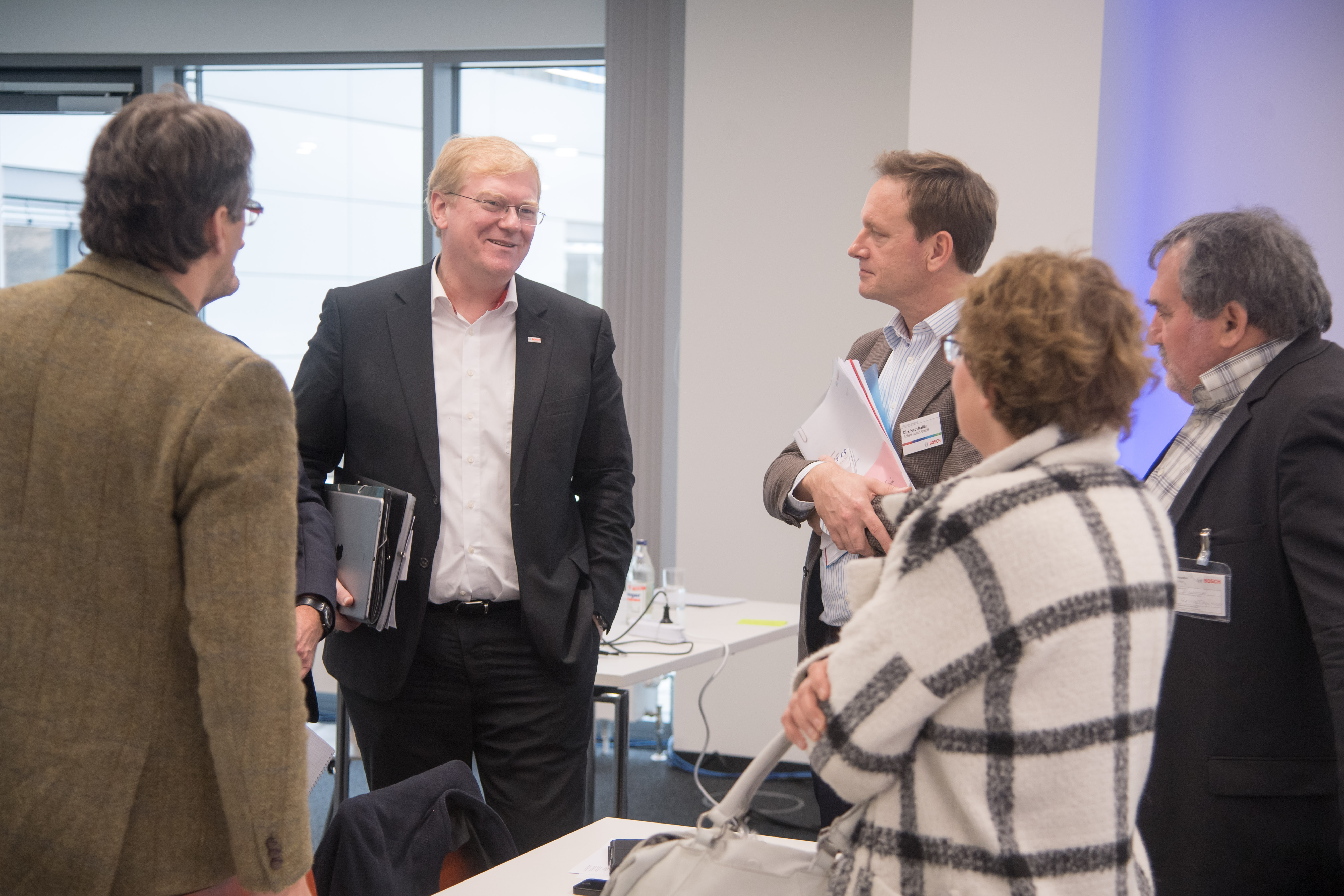 Dr. Stefan Hartung in conversation with journalists