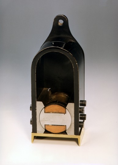 Schnittmodell durch einen Magnetzünder von 1897 (Bosch-Logo)