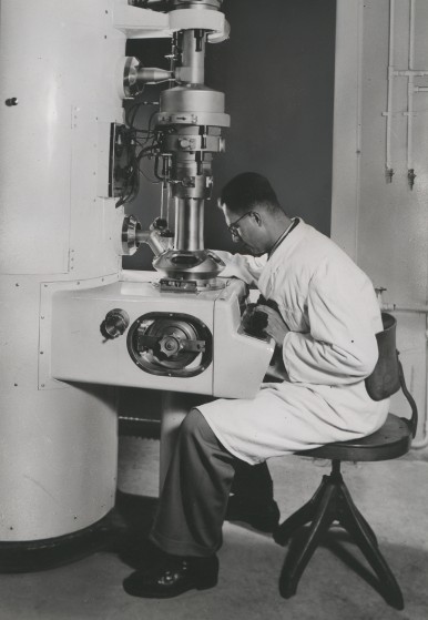  Bosch research work at electron microscope, 1950