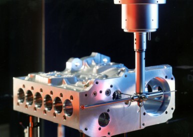 Vollautomatische Messung eines Bosch- Reiheneinspritzpumpengehäuses, 1996