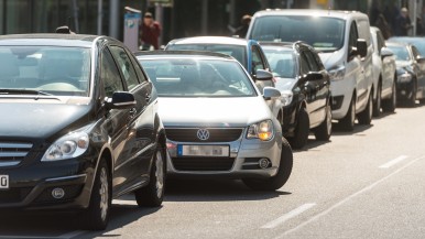 Mittelklasse-Autos in Deutschland serienmäßig besser mit Parkassistenten ausgest ...