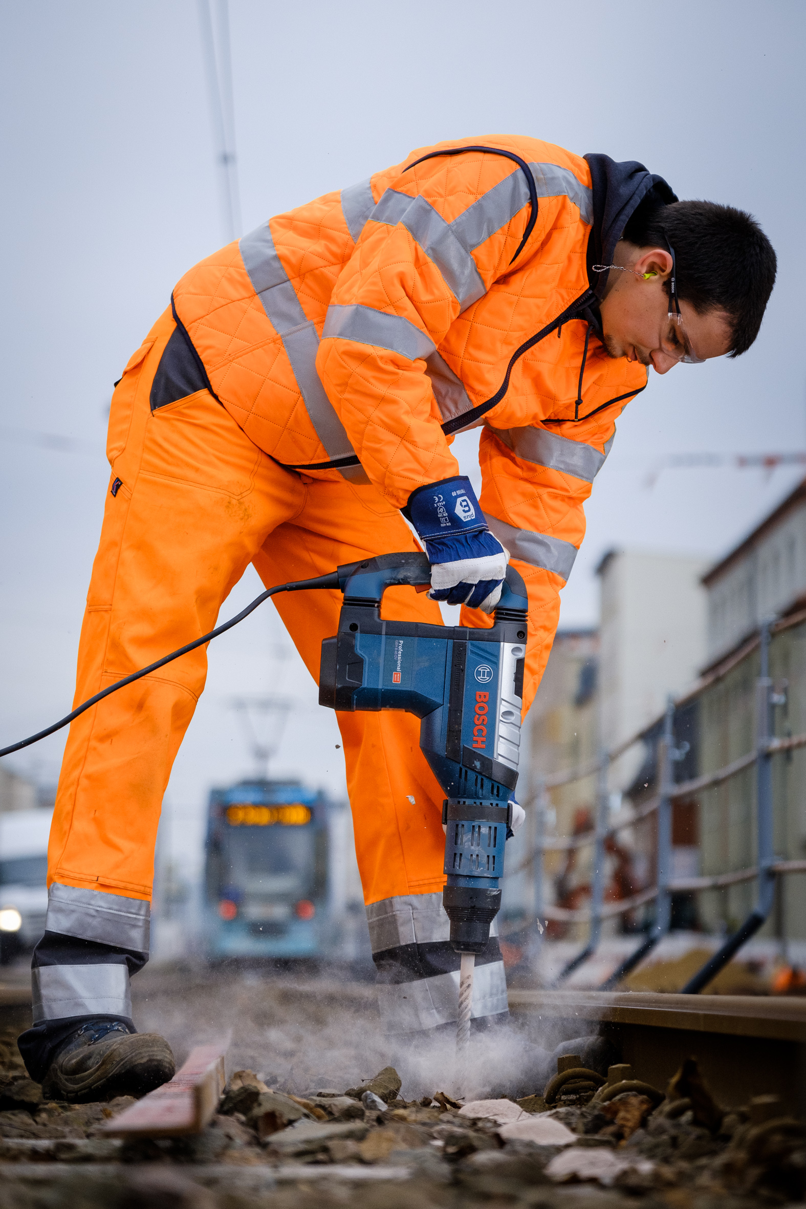 Drilling fast and efficiently, Before the time slot closes again: Bosch SDS max-8X four-cutter hammer drill