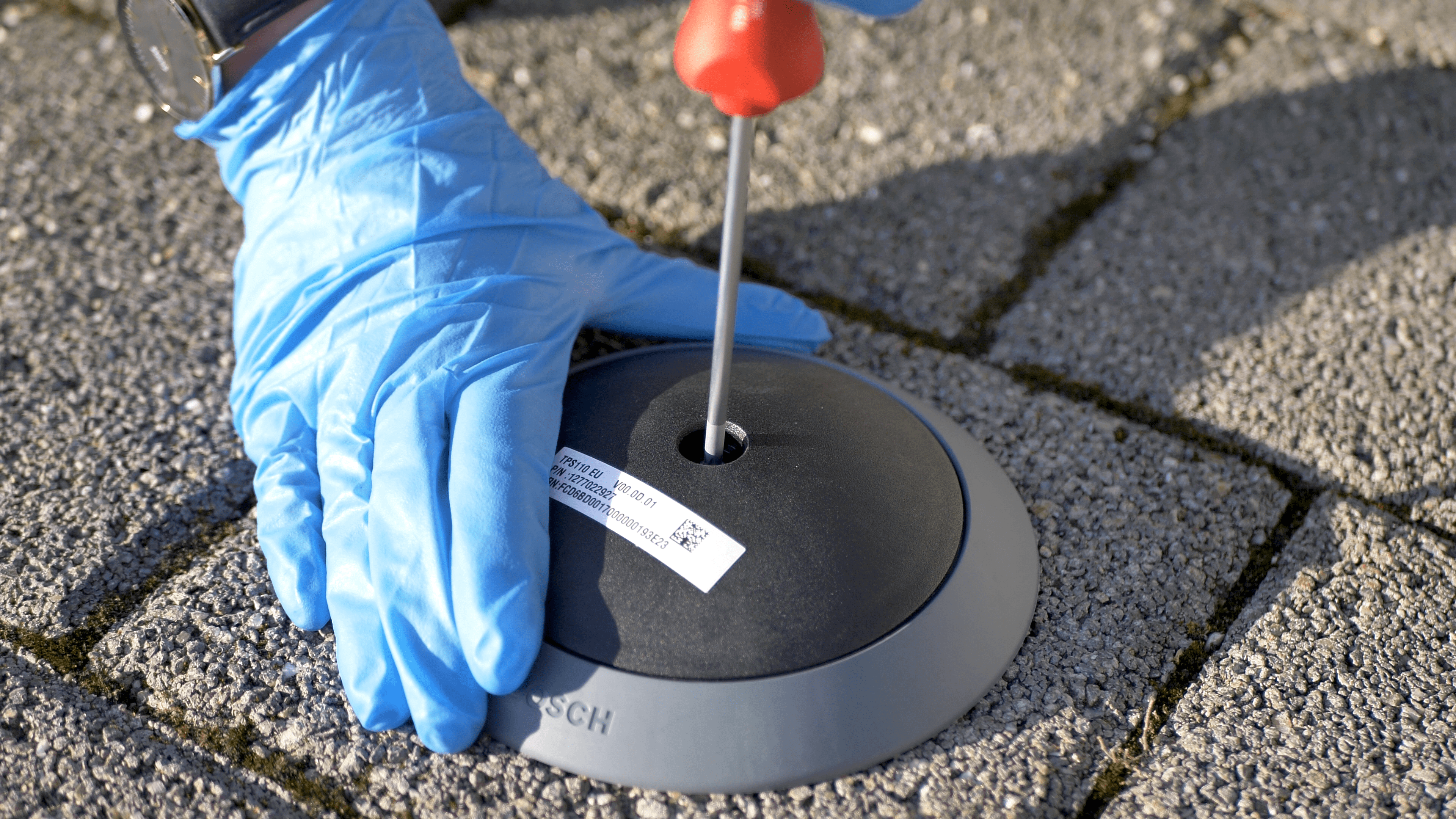 Installation of the Parking Lot Sensor from Bosch