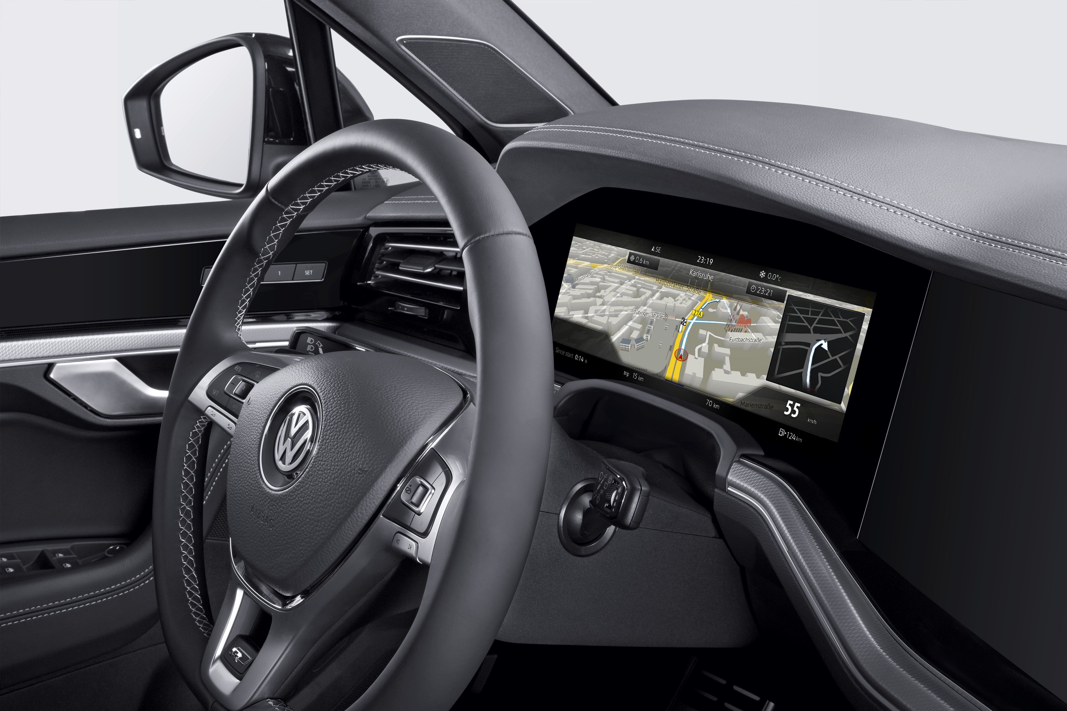 Bosch's curved instrument cluster celebrates its world debut in the “Innovision Cockpit” of the new Volkswagen Touareg