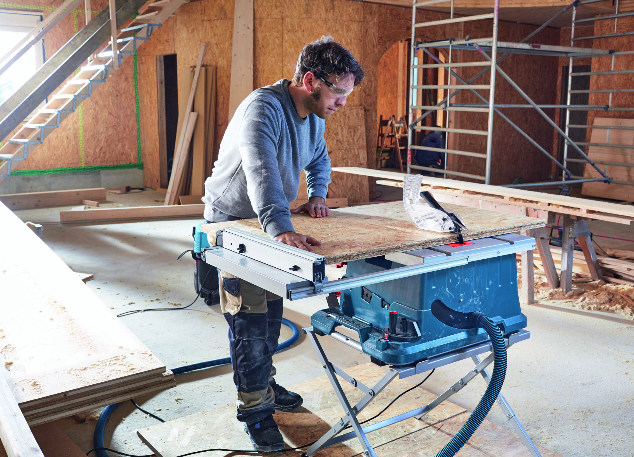 High performance and comfort in mobile applications:  New Bosch table saw for professionals