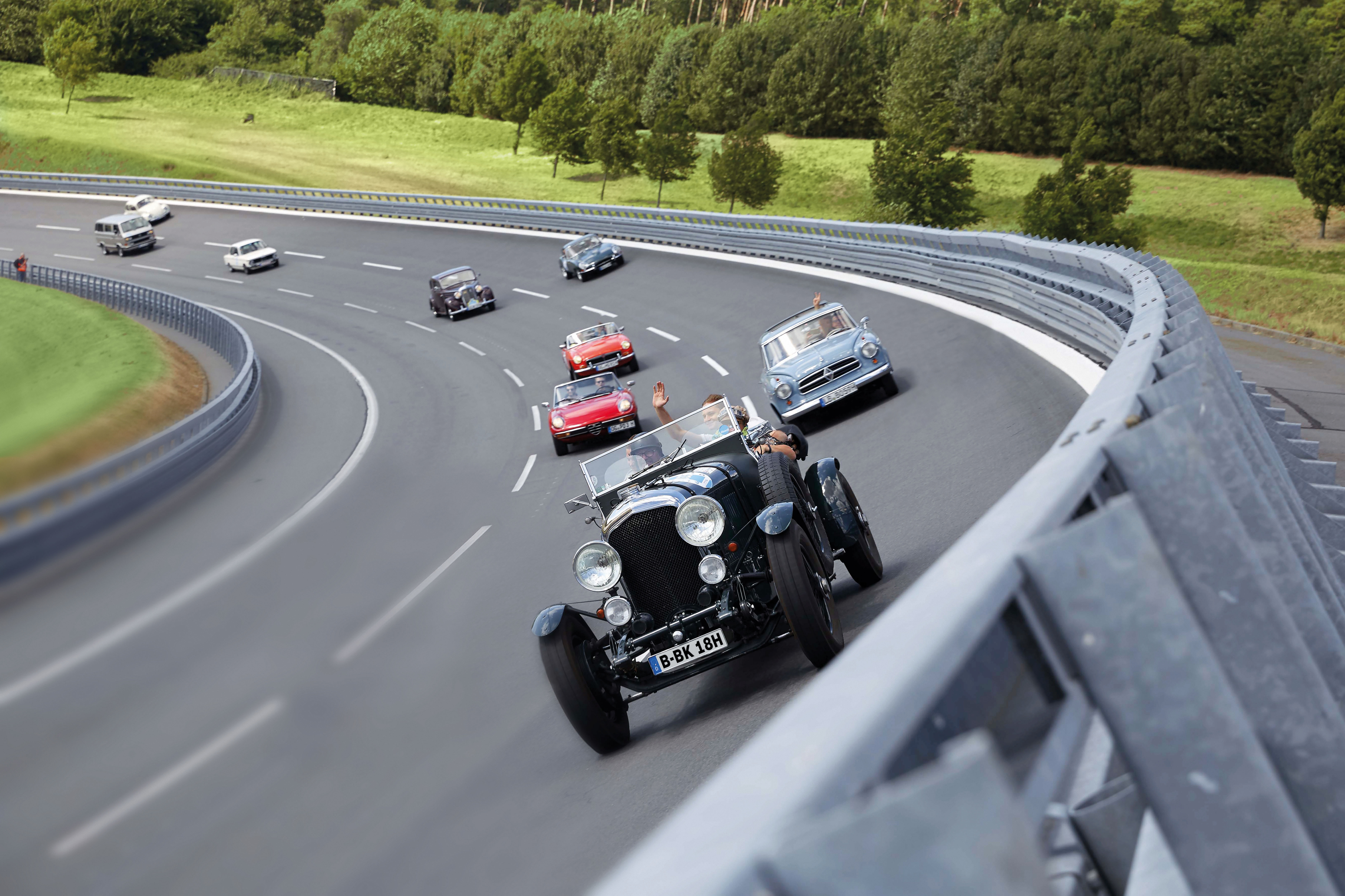 One reason for renewable synthetic fuels: Infrastructure and powertrain technology