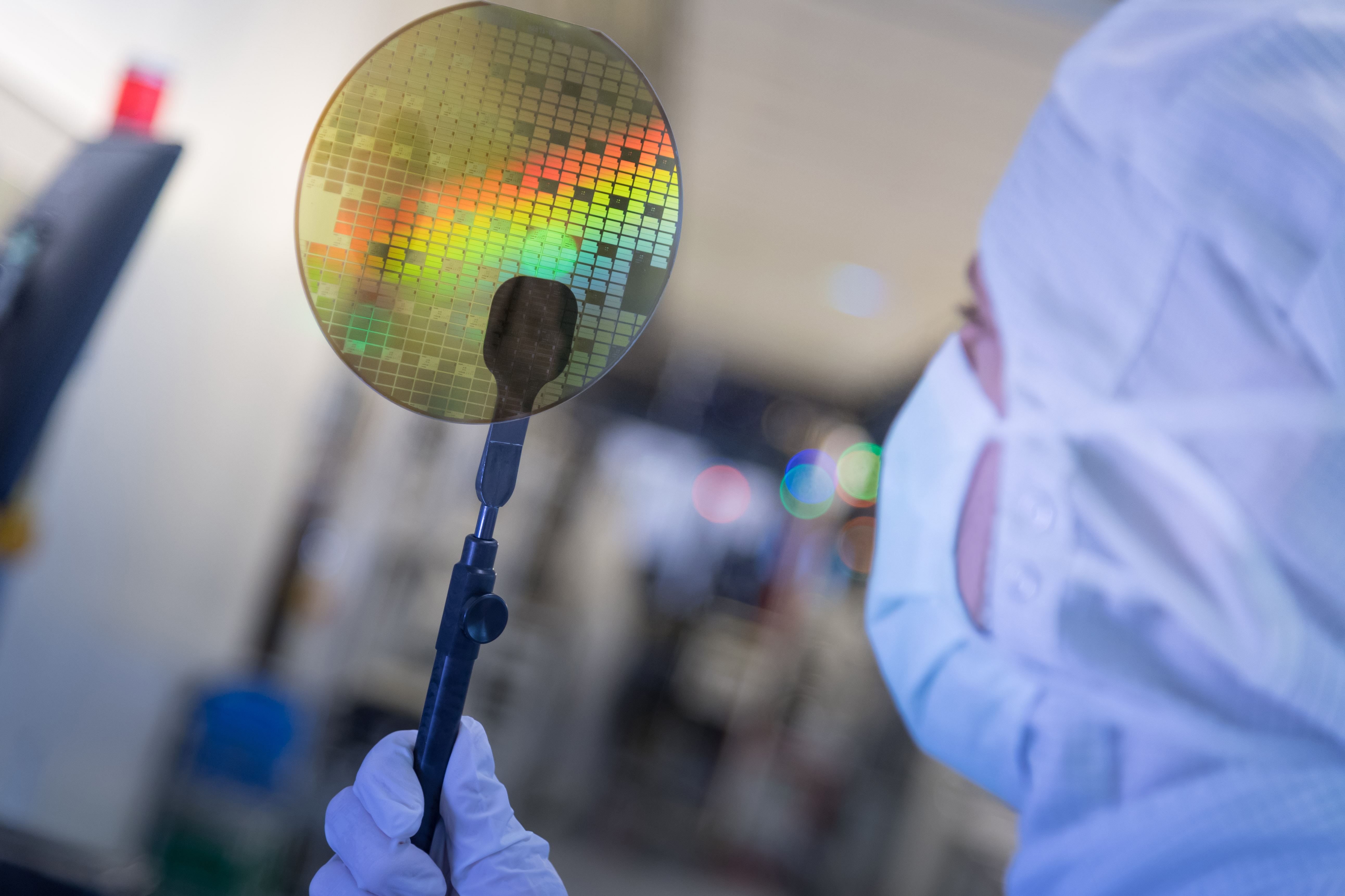 Halbleiter aus Siliziumkarbid in der Bosch Waferfab in Reutlingen